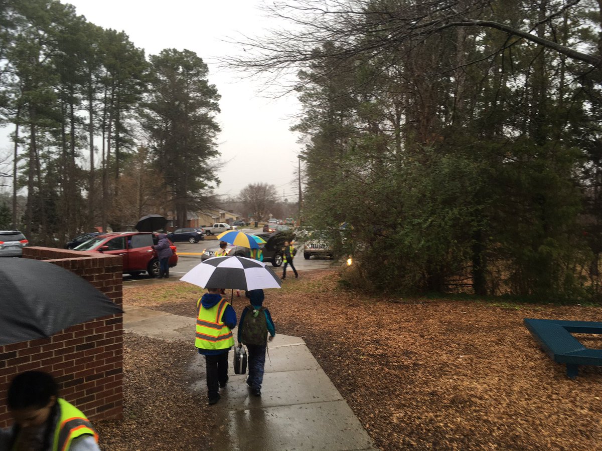 Thanks for the carpool umbrellas <a href="/PowellPTA/">Powell PTA</a> - they really helped Friday afternoon! <a href="/PowellesPLAY/">Powell Elementary</a>