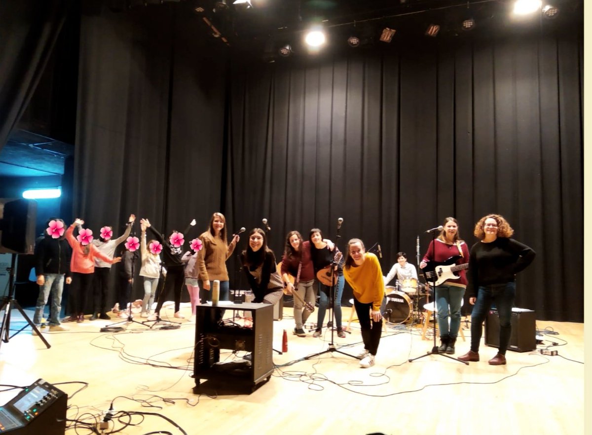 ESiRAgres's tweet image. 🌹 ARRELS 🌹

Com bé sabeu, enguany les trobades de l’Alcoià i el Comtat es celebren el 30 de maig a Agres i nosaltres hem tingut el gran plaer de participar fent la cançó de la Trobada.