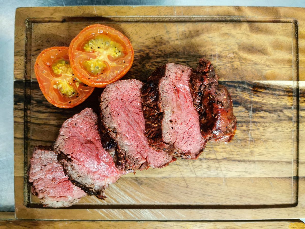 Valentines day is approaching, have you booked for a tasty steak to share? 🍷🥩
*
*
*
#theporterhouse #grillandrooms #bar #restaurant #grillhouse #steakhouse #fresh #tasty #delicious #yummy #food #love #meat #charcoal #cooked #dryaged #beef #fillet #chateaubriand #valentines