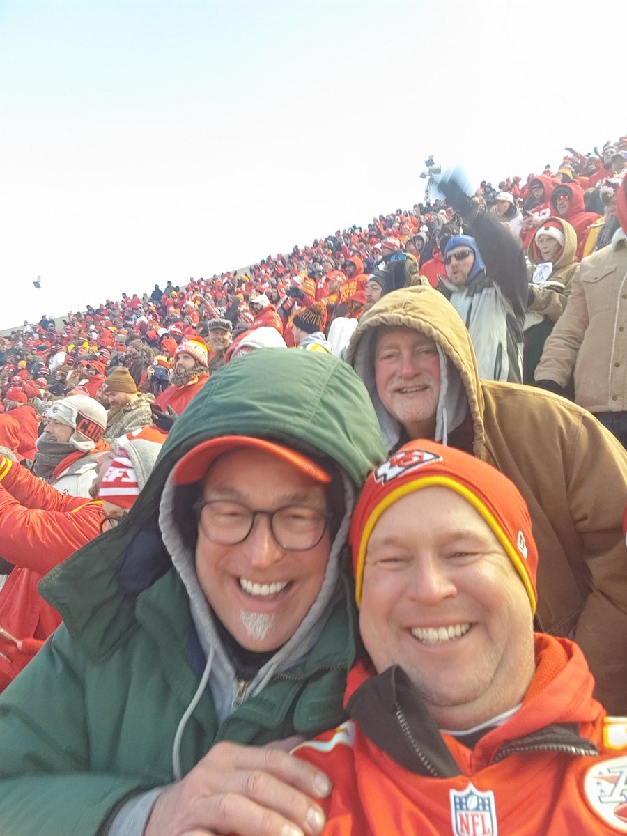 Gate5N's tweet image. We are 11hrs from kickoff getting ready to head to KC from the STL to be with great friends to celebrate what could be one of the greatest days ever GO CHIEFS