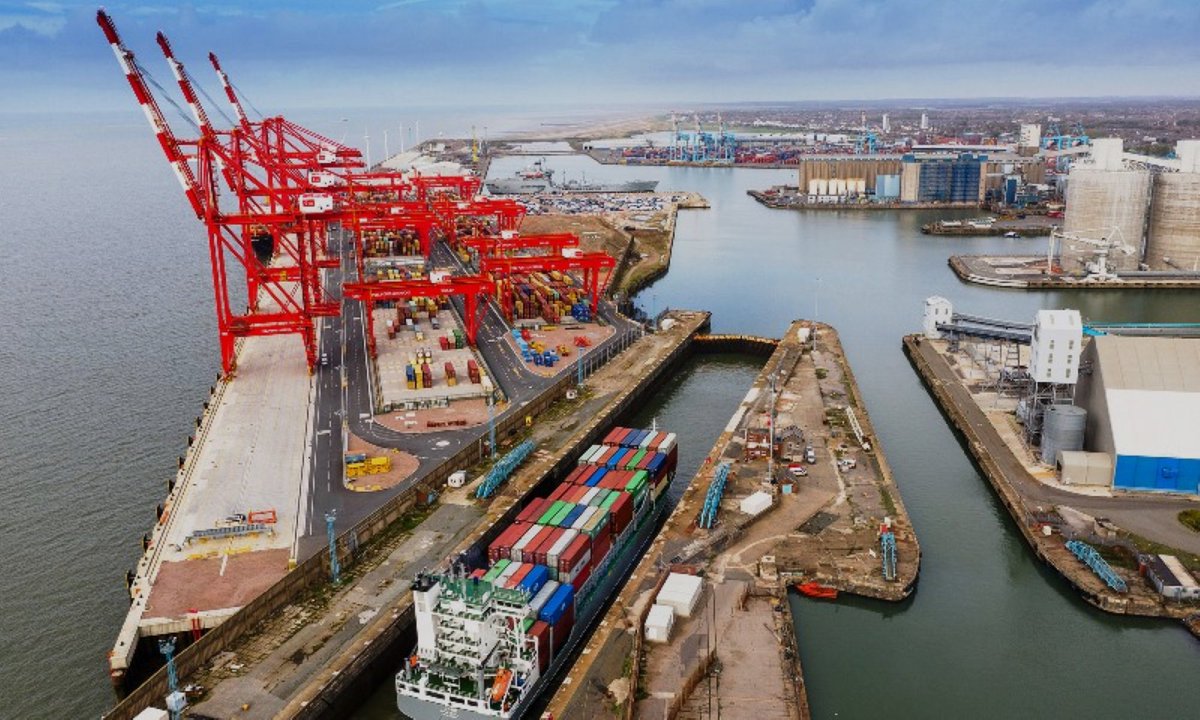 PacificTycoon's tweet photo. After three years of Brexit uncertainty, now there are some significant economic opportunities, as the United Kingdom emerges to establish its own trade policy.

More information: https://t.co/mSPp1lDCoi.

#Brexit #UK #shipping https://t.co/tQCXTaBHKu