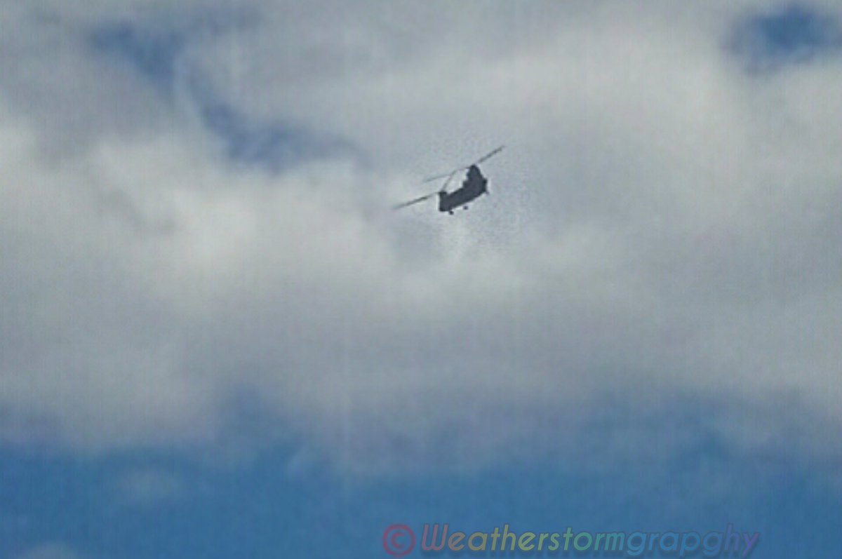 Johnted_113's tweet photo. A double chopper army chinook helicopter flew over from @EssendonFields today. #armyhelicopter #chinookhelicopter #essendonfields #essendonairport #airportwest #niddrie #essendonnorth #essendon #Melbourne #Melbournesky #sky #clouds #partlycloudy #melbourneweather #melbweather https://t.co/PwpwmE9Xmm