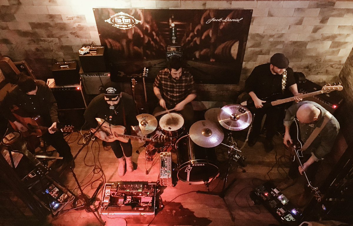 everyone_guilty's tweet photo. What a wonderful night in  the @FarWestBar with our friends of @Reverendredband. Thanks @BarFarwestbar and everybody for coming to see us. #everyoneisguilty #countrymusic #alternativecountry https://t.co/IJ67Ke8hvg
