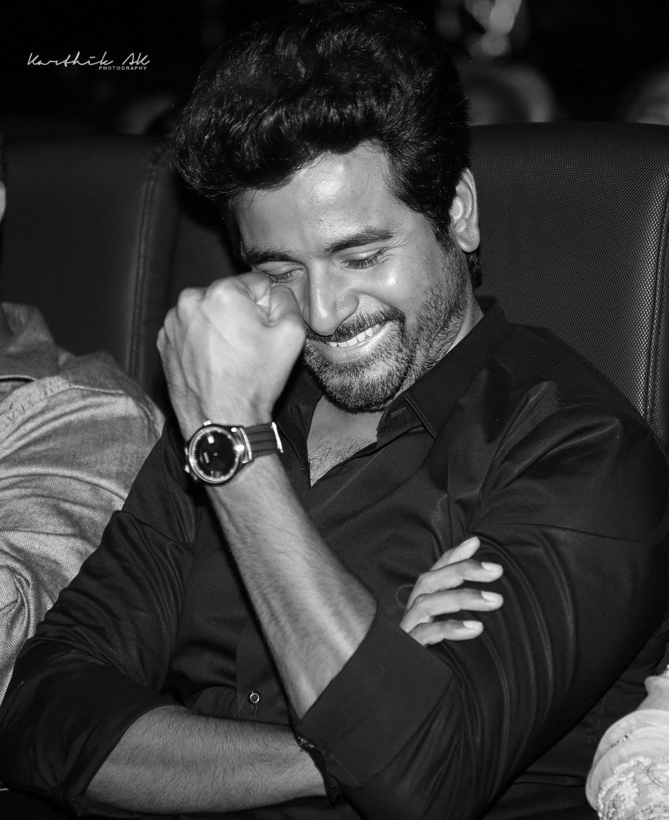 Muneesh456's tweet photo. Oh wait....what I know the TITLE...
YAAA......🔥🥰 Excited 🙈💪💫😍 pls @Ravikumar_Dir
Or @Nelson_director anna pls give some updates pls if any upadates will comes we all of them are happy pls anna #SkRavikumar
 #8yearsofSKism #8YrsOfInspirationalSK https://t.co/IleIGYfbZK