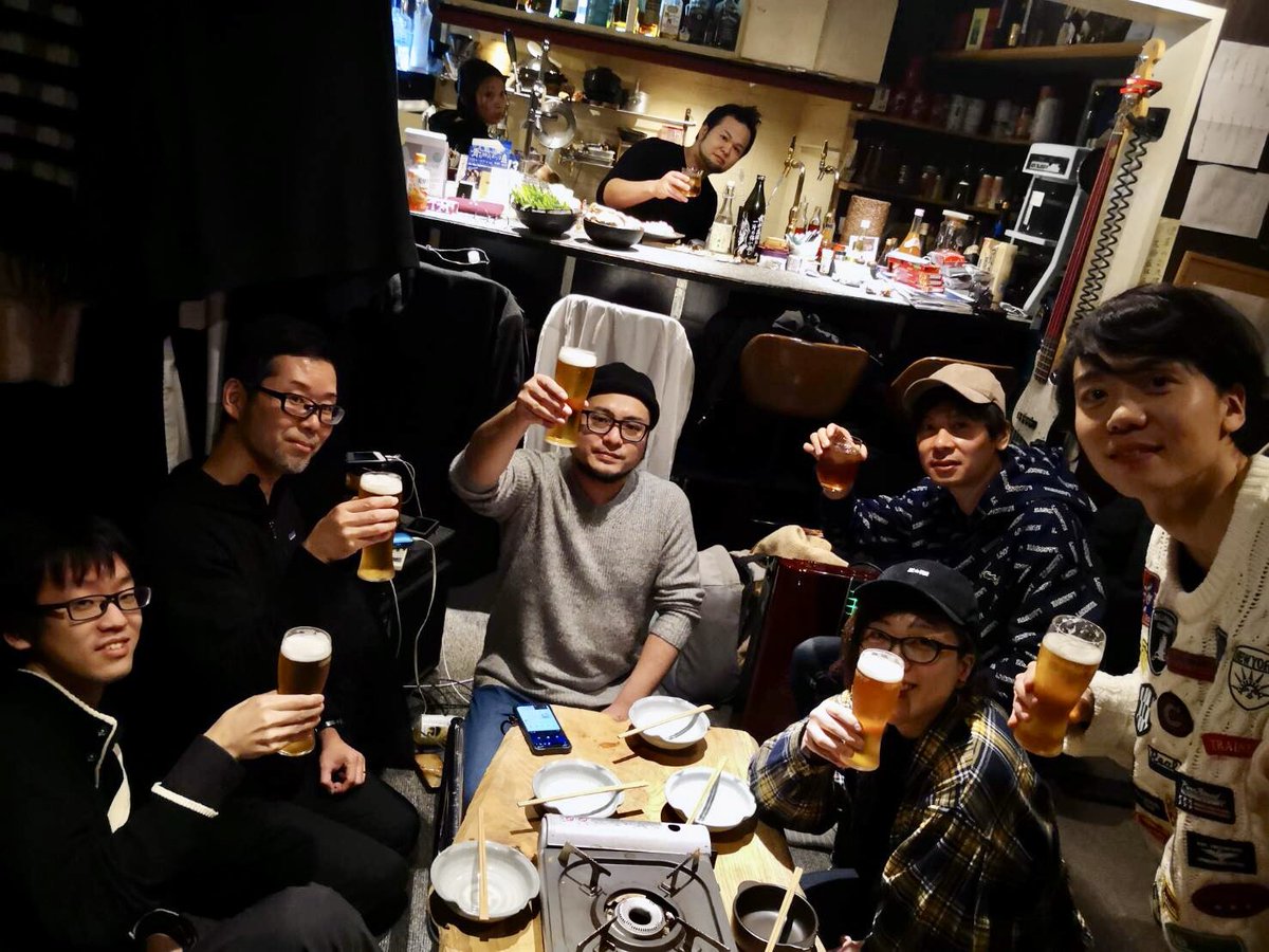 さとうかおり 空中ループ Drums على تويتر 空中ループ ワンマンライブ 無事終了 皆で乾杯 この後 鶏鍋 めっちゃ美味しかったぁ きんせ旅館でのライブ どんどん日も落ちて来て雰囲気も凄い良くて 2時間あっという間でした 次のライブは 5 3gueとの