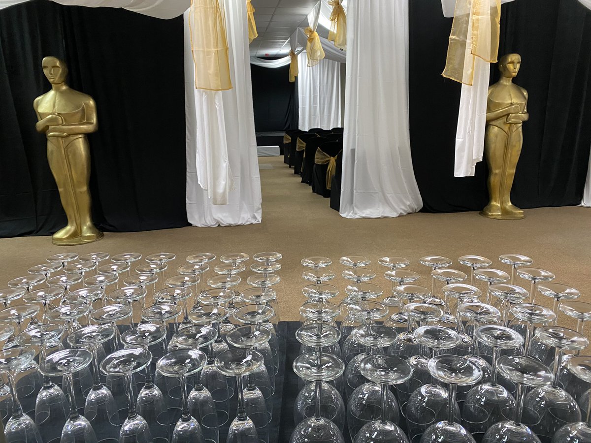 Moments away from kicking off our @thefaceofartsafrica TOP 50 celebration and winner announcement!!!! 🤩🤩🤩 #thefaceofartsafrica #33andmetalentagency #33andmemanagement #imtabootcamp2020 #sundayfunday #winner #celebration #itsartsafrica
