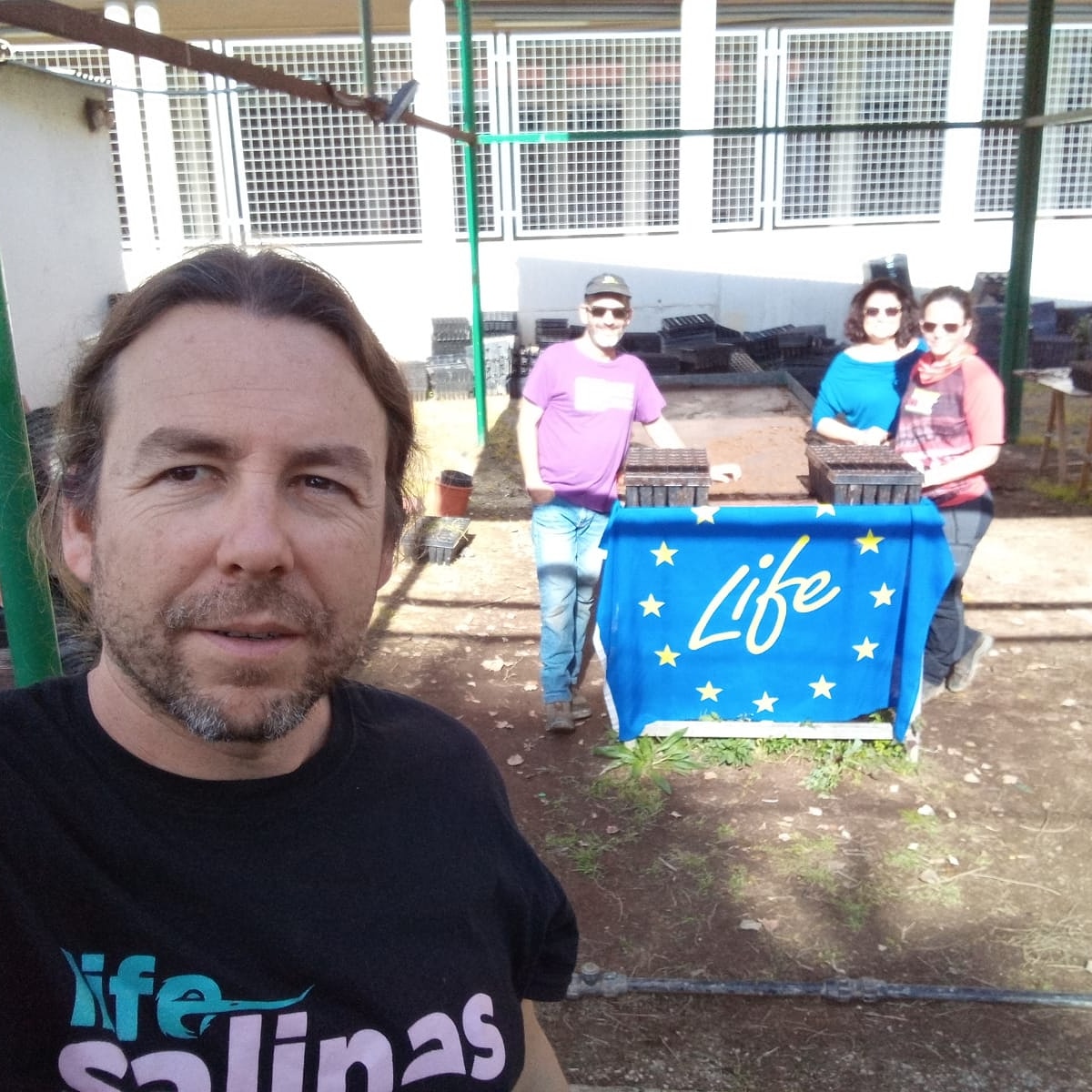 LSalinas184's tweet photo. Compañeros de @asociacionanse con los amigos de @arbacartagena sembraban esta mañana en el vivero plantas dunares para la próxima temporada #nonstop #lifesalinas184 #instanse73 #instalife #life #lifeprogramm #lifestyle #plantasdunares #voluntariado #gracias #felizdomingo https://t.co/QR0FLfAY5c