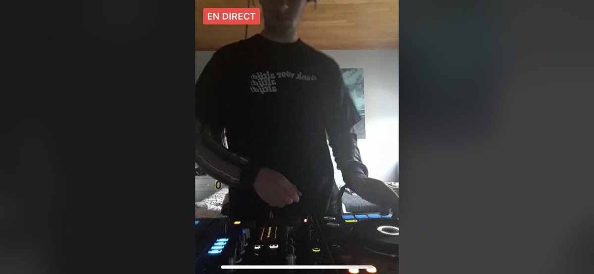 MaiuranoR's tweet photo. Actually in direct @dariodewolf techno mix #clubbing #dj #techno #technomusic #technobarcelona #technoamsterdam #technomusiclove #technoberlin #dublintechno #technodjset #technolondon #amsterdamtechno #festivaltechno #technomixing #technomusicdj #technomixes #technosets #djgigs https://t.co/CIf7u7CHuz