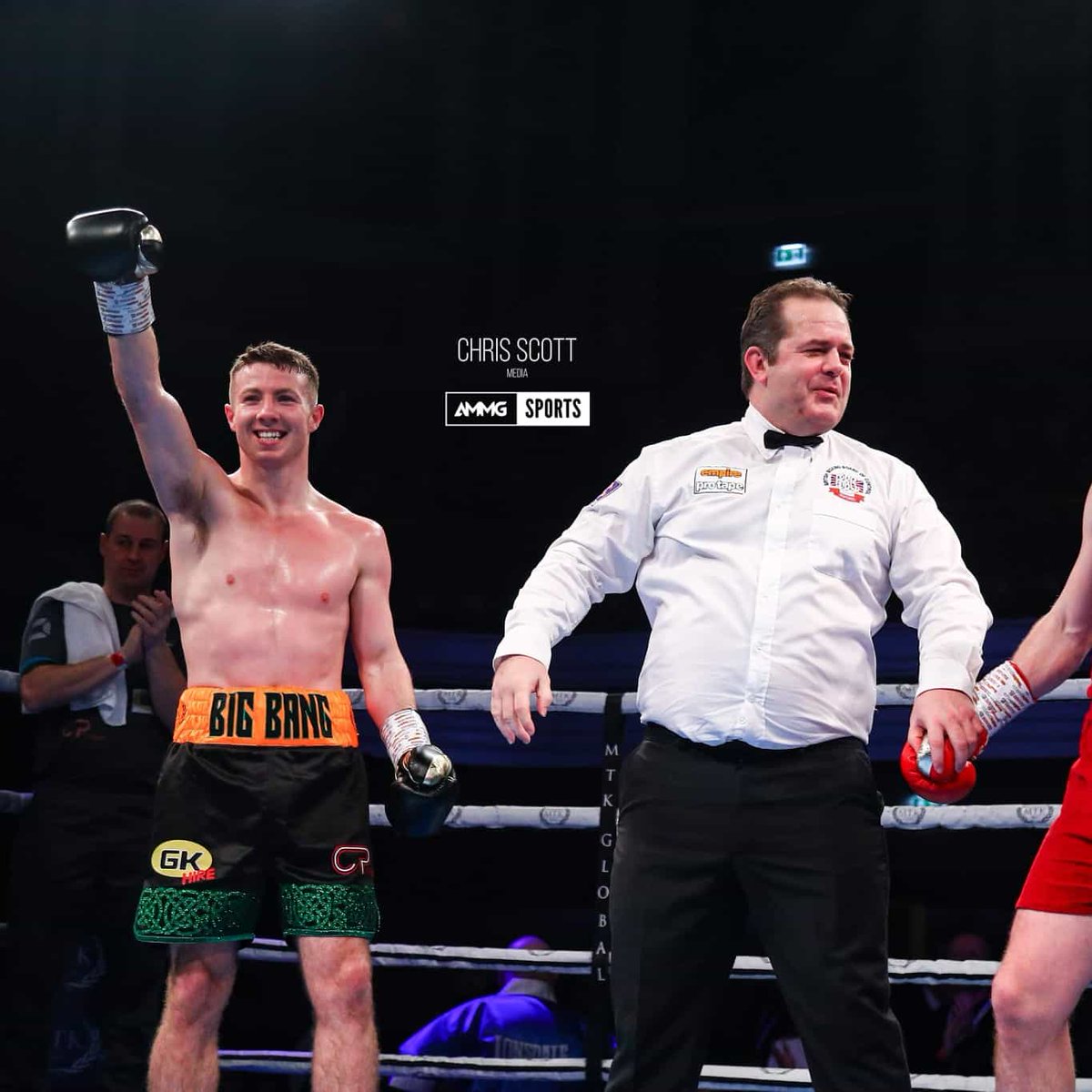 4-0 🔥 Another great 4 rounds in the bank, with a good performance. I'd like to thank everyone who came and tuned in to my fight. The support it always quality. 🥊
_

Time to rest up &amp; we will have more fight news shortly. Stay Tuned 
pierceoleary.com 
<a href="/MTKGlobal/">mtkglobal</a>