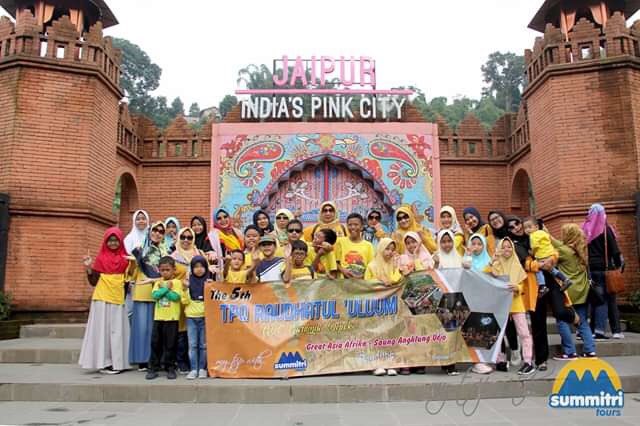summitri's tweet photo. The 5th, TPQ RAUDHATUL 'ULUUM. GDC Gardenia DEPOK.
Great Asia Africa - Saung Angklung Udjo.
Bandung, 1 Febrauri 2020
#summitri #summitritours #tour #tours #lembang #greatasiaafrika #greatasiaafrikabandung #greatasiaafrikalembang #bandungtour2020 https://t.co/EGzDNVz5EB