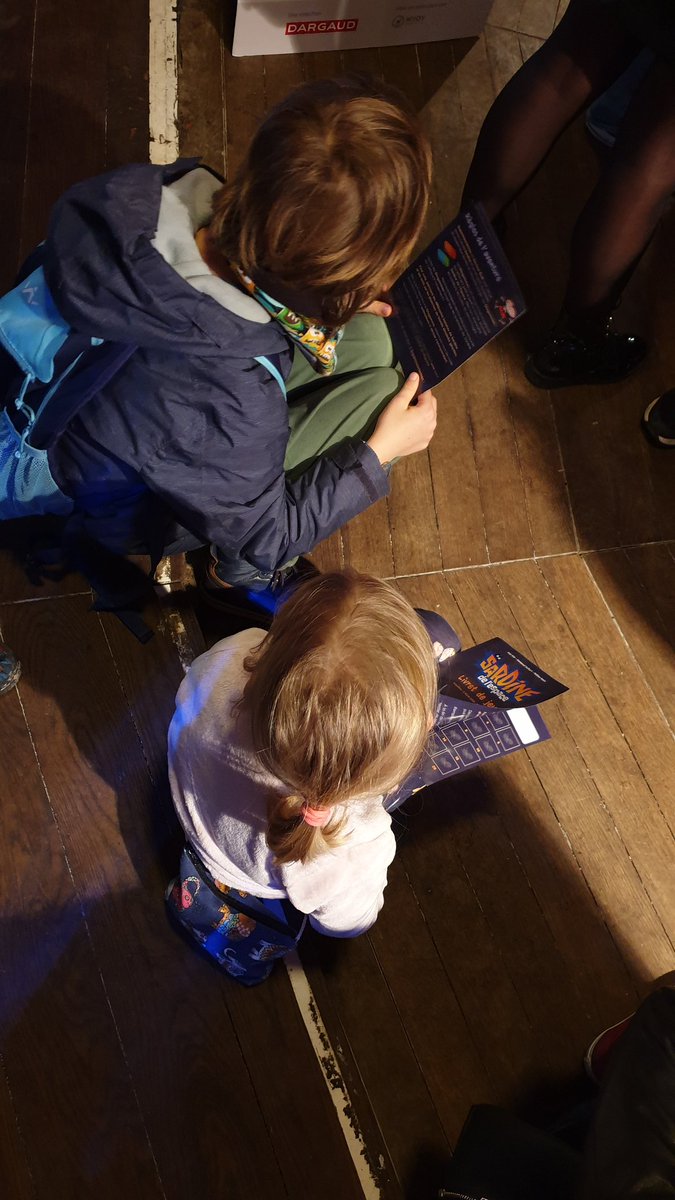 EditionsDargaud's tweet image. Goûter Sardine de l'Espace : rencontre avec les auteurs Emmanuel Guibert et Mathieu Sapin, ballons, enquête, photo et bonbons !
#angou2020J4 #fibd2020