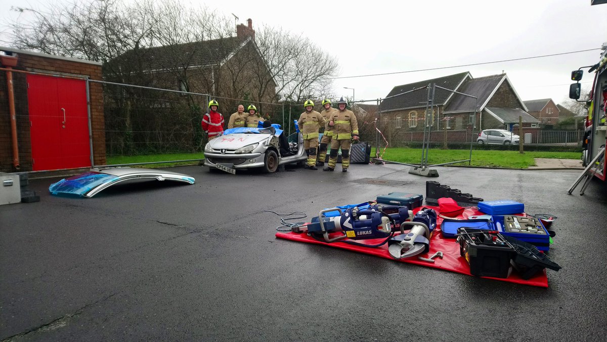 Good morning's session of training done with the crew. Practicing our RTC skills and knowledge. More to come this afternoon! <a href="/mawwfire/">Tân CGC / MAWW Fire</a> @swanseamwwfrs