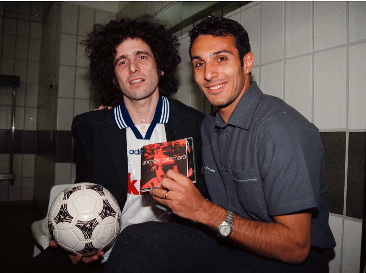 renaldinhos's tweet photo. Andrés Calamaro (@bradpittbull666) subió una foto con Gustavo López en lo que debe ser el camerino del Pabellón Príncipe Felipe, donde hizo de telonero de Bob Dylan en el "Never Ending Tour 1999". Una pelota, la camiseta del Zaragoza y mi disco favorito: "Honestidad Brutal". https://t.co/HR2zSLC99h
