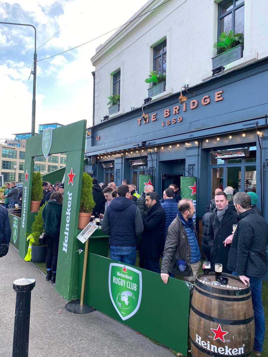 TheBridge1859's tweet image. Here we go again round 2....  
Ireland VS Wales
2 Tickets to the game
4 Pints of @Heineken_IE 
2 Match Day Burgers  
1 #MatchDaySorted 
Follow &amp;amp; RT for a chance to win thebridge1859.ie 
Winner announced lunch time this Friday! #IrevWal  💚
