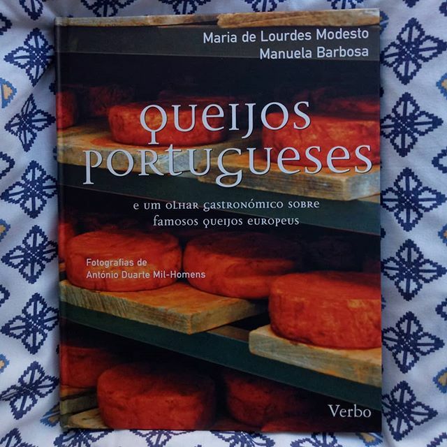 quesofan's tweet photo. Lecturas queseras en Porto. #queso #queijo #fromage #cheese https://t.co/GvSPaIITHA https://t.co/EzJxXcrzQ5