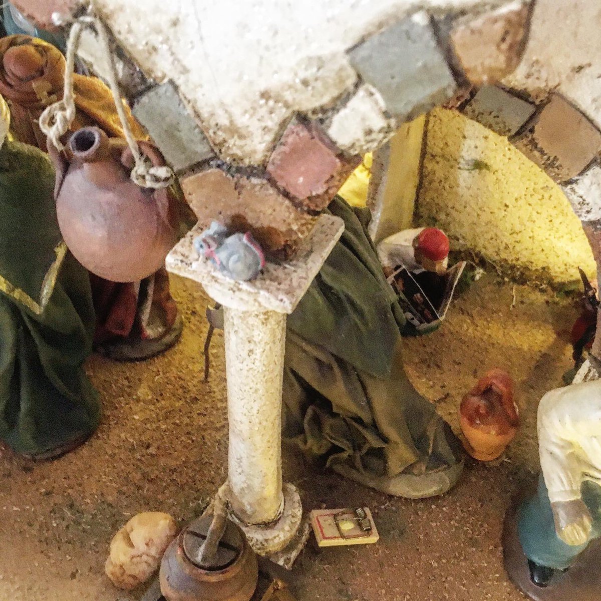 ERoigM's tweet image. Avui, dia de la Candelera, la festa de la Llum, seguint la tradició, desmuntem a casa el #Pessebre. 
40 dies després de #Nadal la festivitat de la Candelera tanca el cicle del Nadal. #Tradició #Devoció