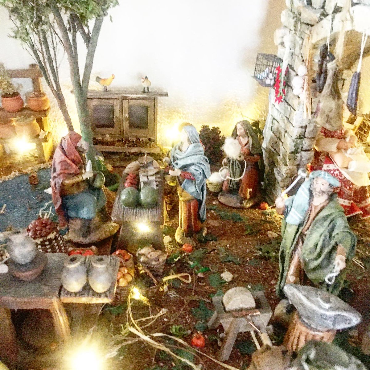 ERoigM's tweet image. Avui, dia de la Candelera, la festa de la Llum, seguint la tradició, desmuntem a casa el #Pessebre. 
40 dies després de #Nadal la festivitat de la Candelera tanca el cicle del Nadal. #Tradició #Devoció