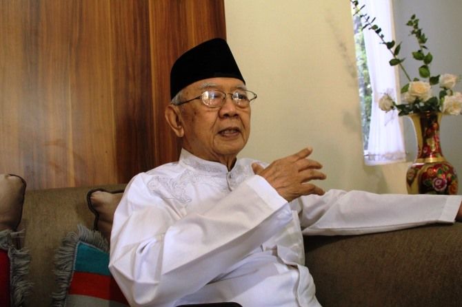 Gus_Raharjo's tweet photo. “Innalillahi wa inna ilaihi raaji’un, wa inna ilaa rabbina lamunqalibuun, allahummaktubhu ‘indaka fiil muhsinin, waj’al kitaabahu fii ‘illiyyiin, wakhlufhu fii ahlihi fil ghaabirin, wa laa tahrimnaa ajrohu walaa taftinnaa ba’dahu.”

Sugeng Tindak Gus Sholah 🙏🙏 https://t.co/ATIUKvf2Hf