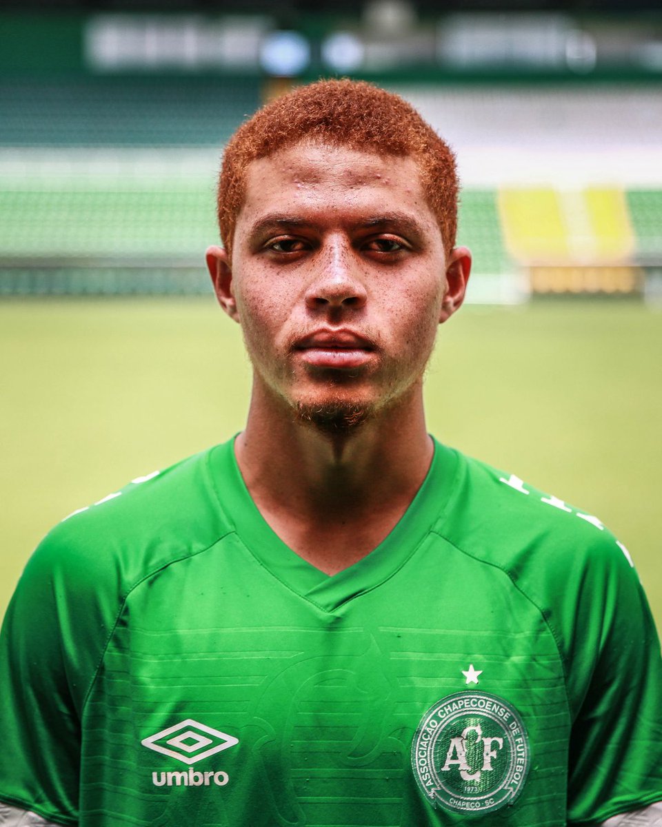 goulart0rodrigo's tweet photo. Apesar da concorrência de clubes grandes, Chapecoense avança nas tratativas para manter o meia Foguinho. Vai ficar. Semana que vem define tudo. Vontade do jogador em permanecer no Verdão pesou na negociação. Ele foi destaque da Chape na Copa São Paulo de Futebol Júnior. https://t.co/a3dN5Cx5Xx