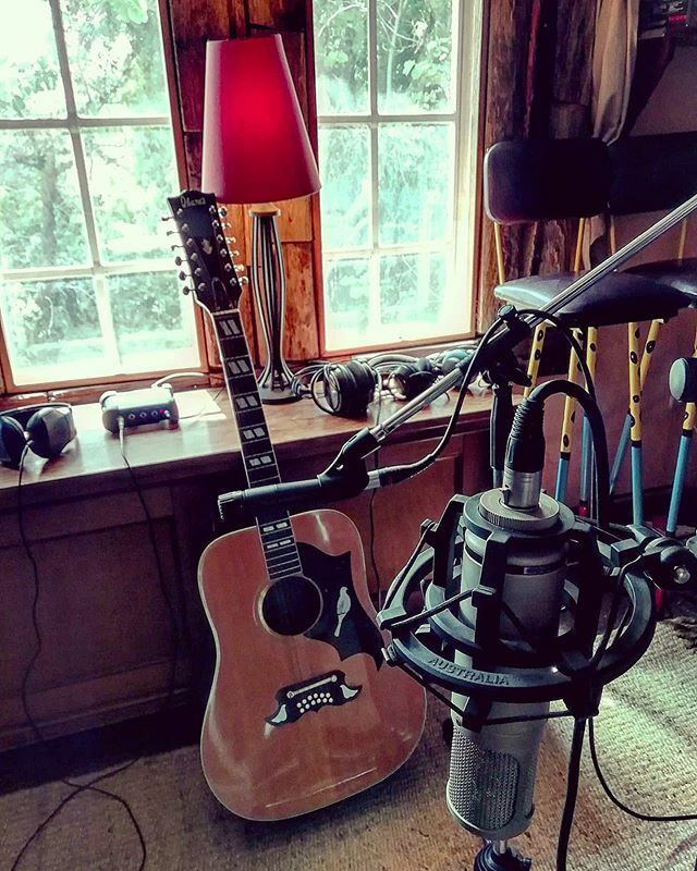 BroosDennill's tweet photo. Tools of the trade.
.
Non-Linear Love. Out tomorrow.
.
#nonlinearlove #music #newmusic #newmusicalert #acoustic #singersongwriter https://t.co/YIkpwGf5Y5 https://t.co/bJpNzjVMfL