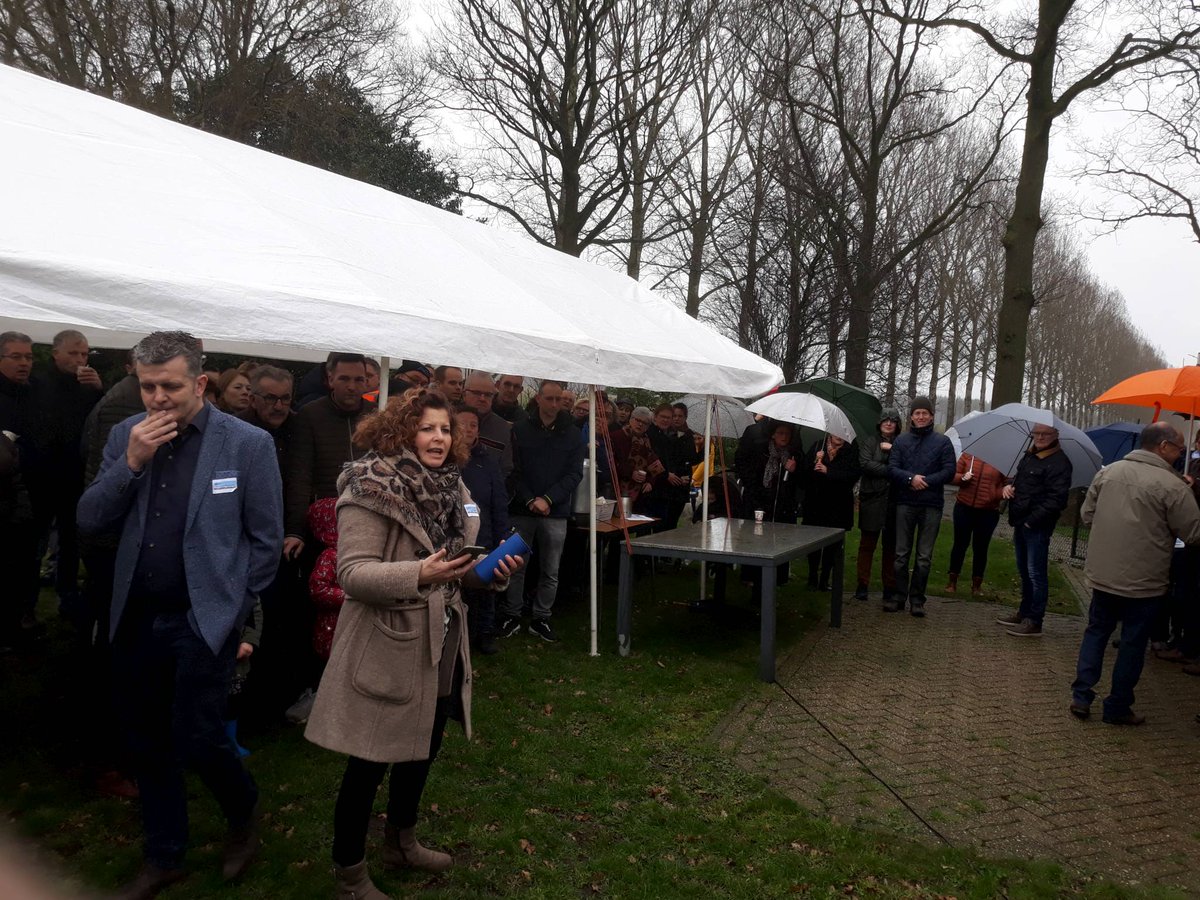 Keldonk's tweet image. Druk bezochte bijeenkomst geeft aanwezige raadsleden en wethouder van @GemMeierijstad een duidelijke boodschap mee. In belang van Keldonk én heel Meierijstad! Lees meer op keldonk.nl/bijeenkomst-li… #zonnepark #windmolens #Keldonk