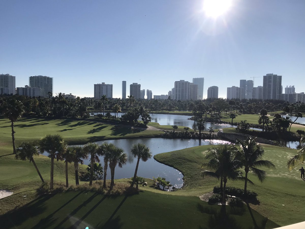 JessMcMasterKC's tweet photo. It’s a beautiful day for a ballgame😎 Here’s a shot from our balcony at the team’s hotel. Go chieeefs!!! #ChiefsSBWeek #ChiefsKingdom #LetsGo https://t.co/jelO8V37Ux