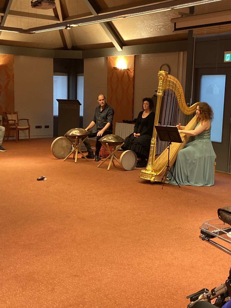 HARP: Klassiek raakt! Een prachtig concert voor mensen met een verstandelijke beperking èn hun ouders, vrienden en familie. Mogelijk gemaakt door <a href="/VriendenvCello/">VriendenvanCello</a> en @HuizeBergen. In samenwerking met Renske de Leuw. Wat hebben we genoten.