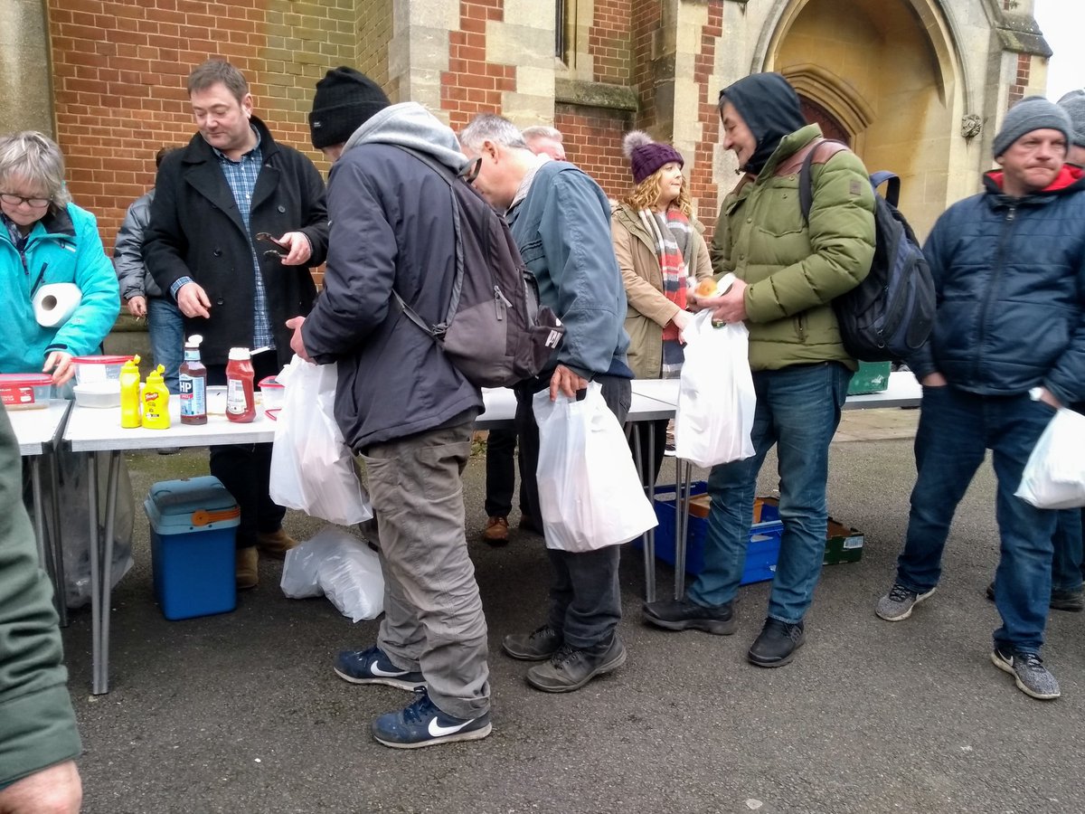 SloughOutreach's tweet image. Sunday afternoon outreach session at #StMarysChurch with our #BikeTechnicians running the #BikeWorkshop and @londonsloughrun volunteers doing a great job with their weekly  #Souprun. Thank you @TVP_Slough  and @AmbulanceStjohn your quick response and support #makingadifference 👏