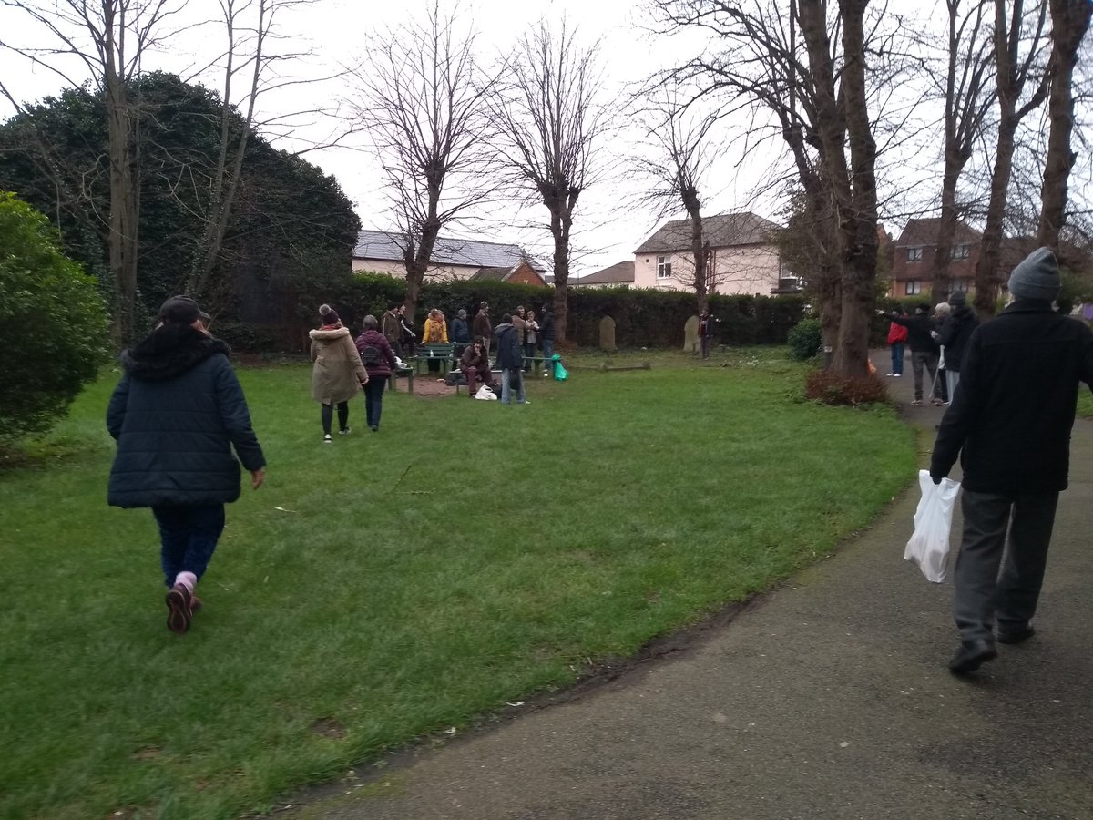 SloughOutreach's tweet image. Sunday afternoon outreach session at #StMarysChurch with our #BikeTechnicians running the #BikeWorkshop and @londonsloughrun volunteers doing a great job with their weekly  #Souprun. Thank you @TVP_Slough  and @AmbulanceStjohn your quick response and support #makingadifference 👏
