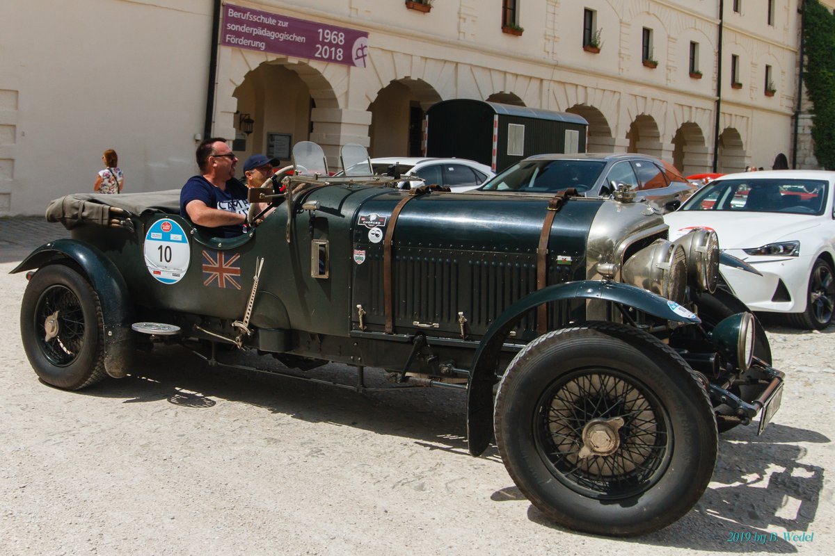 Ragpicker's tweet photo. Als Brexit noch kein Thema war: Bentley!
Fahren wie Gott in Franken: #ClassicSprint 2019 https://t.co/7TxO4IACJY