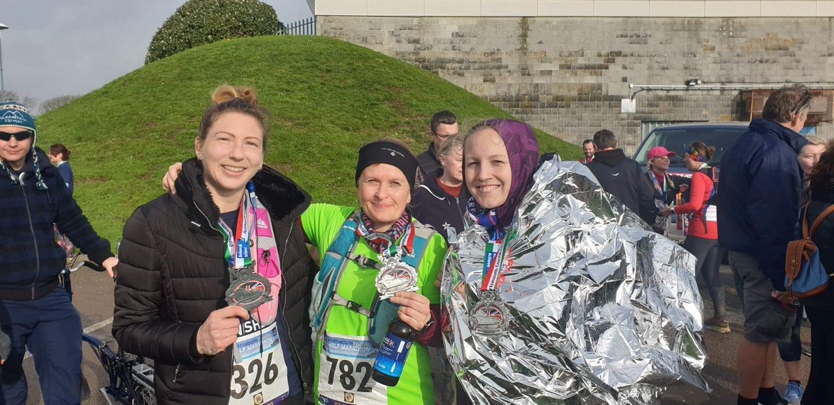Maddemoms's tweet photo. Today I did my first challenge of 2020. #portsmouthcoastalseasidehalfmarathon#21K it was muddy and really windy, really hard running against the wind 😬not my best time, but glad I did it @SamHeughan @MyPeakChallenge @jordana_brown  #valbo @PeakersNorway https://t.co/H2ne6kHCBD