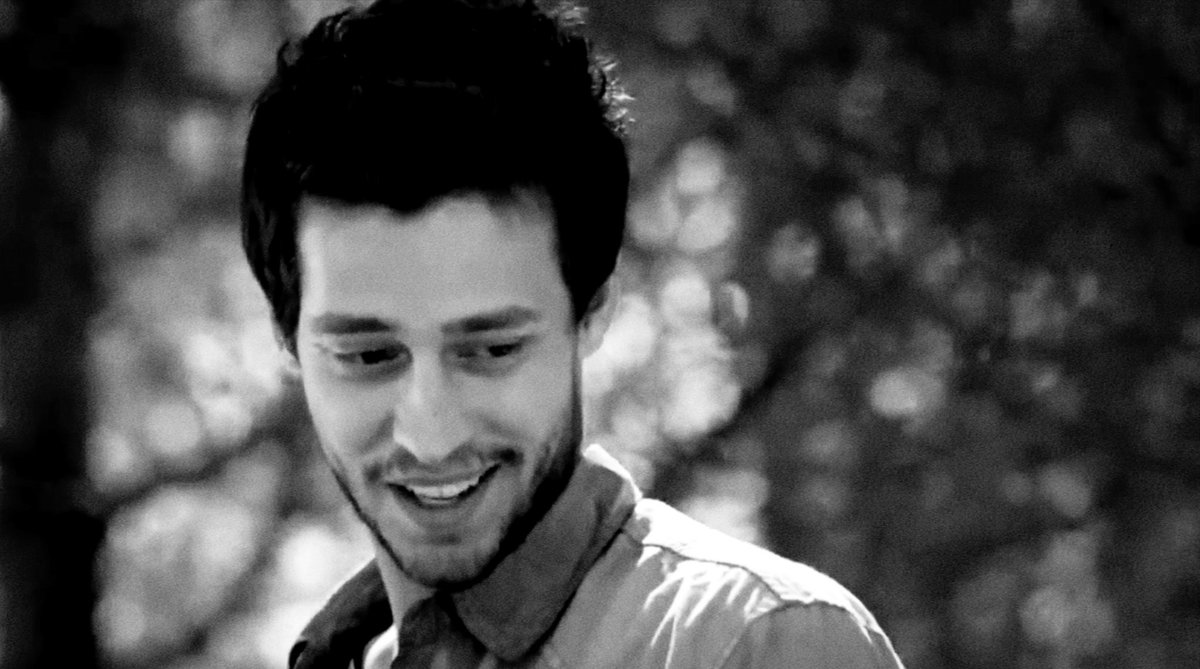 'Sence biz normal bir aile olabilir miyiz?'
'Bizden ancak anormal bir aile olur.'

#SBSV