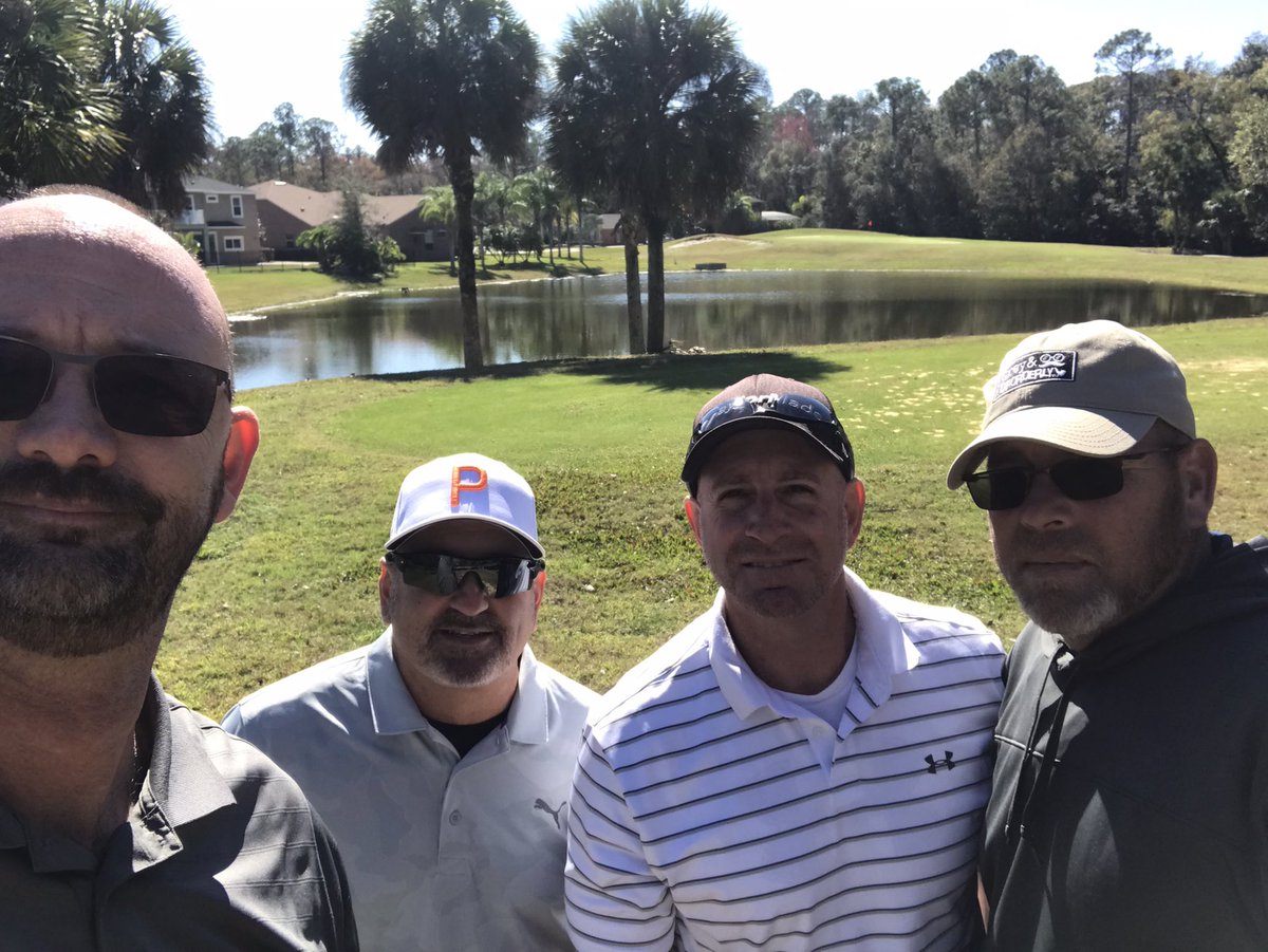 DiomedeMark's tweet photo. Super Bowl Sunday on the links with the fellas! #fifteen #pumagolf https://t.co/0E2cXASR1a