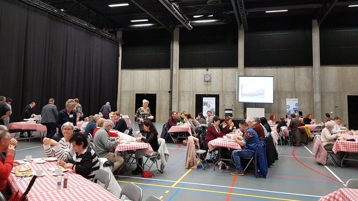 WITichtegem's tweet photo. Deze ochtend werden de nieuwe inwoners van #Ichtegem verwelkomd met een ontbijt in de Klokkenput. Maak van onze gemee,te een gezellig nieuwe thuis! #eernegem #bekegem https://t.co/a4iu1Aid5a