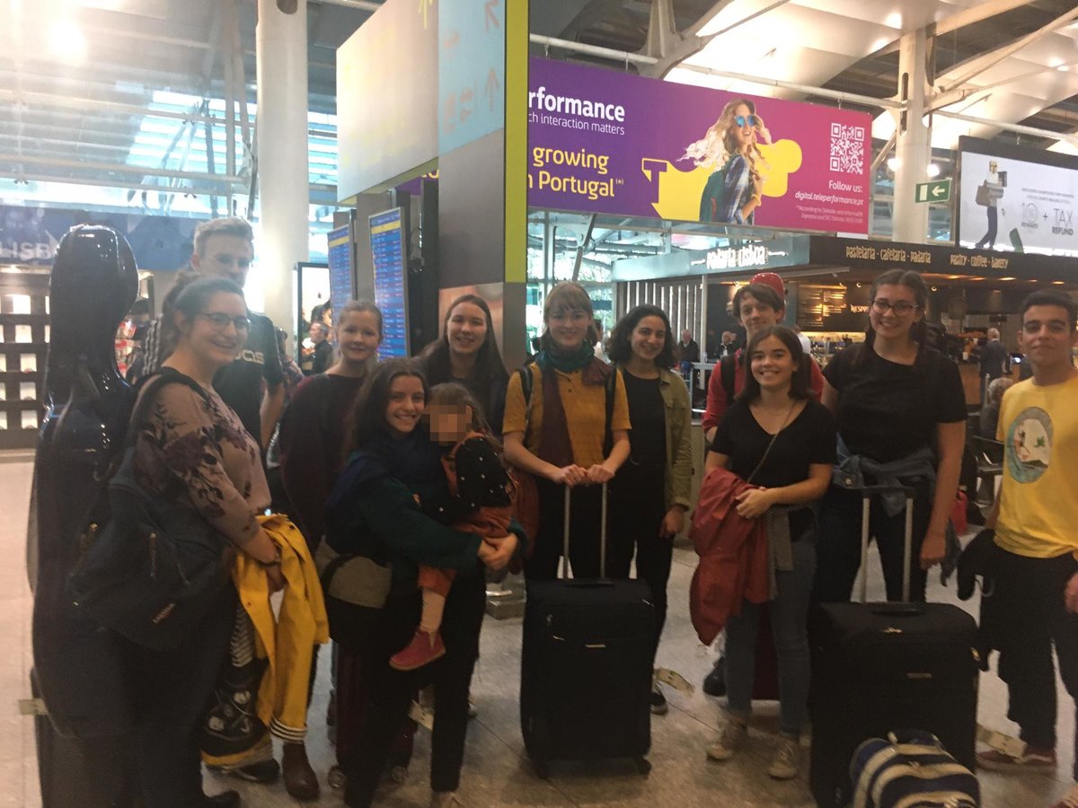MusIntegrACCION's tweet photo. ¡Largo día de viaje! Los alumnos del Musikgymnasium Schloss Belvedere (#Weimar, Alemania) ya han llegado a #Lisboa para iniciar el tercer encuentro de alumnos del proyecto @EUErasmusPlus @MusIntegrACCION. ¡Les espera una semana de intensas actividades!
@sepiegob @Erasmus_Project https://t.co/rKgqGN93bA