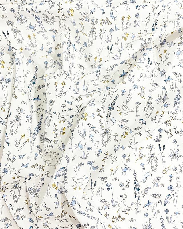 ~ Theo ~

@libertyfabrics Theo print features twittering birds and hand drawn skittering creatures amidst brightly-coloured undergrowth. Perfect for nurseries and bedrooms. ift.tt/2vExvBn