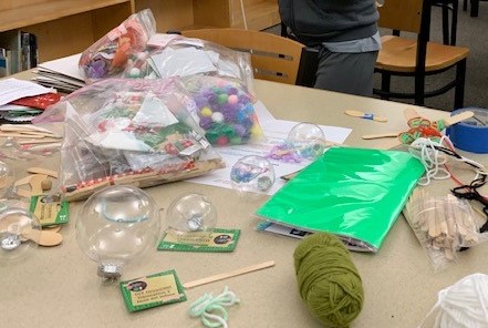 SRCSSchools's tweet photo. Oh boy! Davidson MS is so ready for @GSPlayDay. They started celebrating this past Fri. with "Family Game Night!" Such a HIT! 60 parents & kids playing. Cards, board games, crafts. Let's make this a regular thing?:) Thank you PTO! #SRCSWeAreOne #GSPD2020 @davidsoncougars https://t.co/py5XrPkgWj