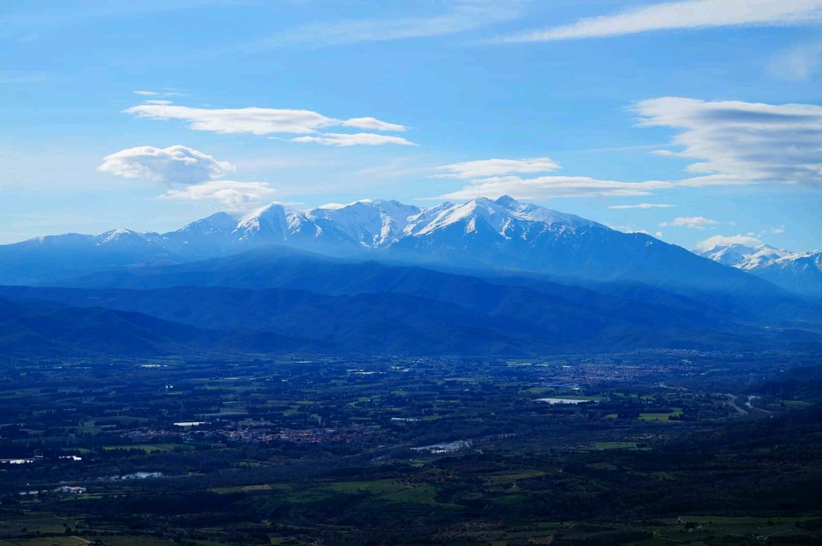 laurylang's tweet photo. 25 degrés en haut du Força Real aujourd'hui 😎🌞🌡#balade #tourismeoccitanie #canigou #cestleprintemps #magnifiquefrance https://t.co/8hvd3jHxZE