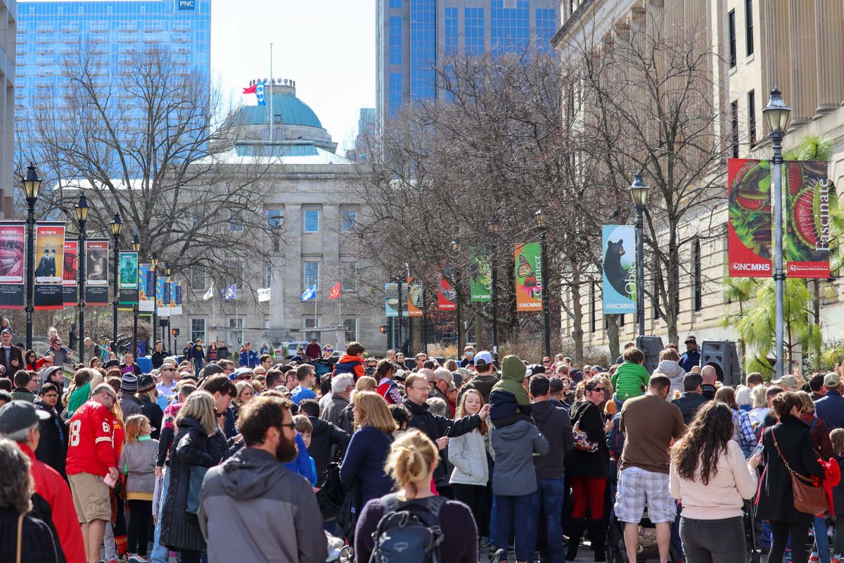 Crowd at Bicentennial Plaza