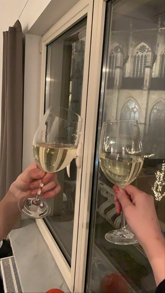 ChadiaVh's tweet photo. WE DID IT 😍 #ownapartment https://t.co/ugiD9Rsa0Y