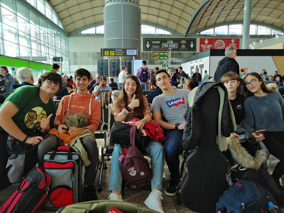 MusIntegrACCION's tweet photo. Y nuestros héroes del @_Conservatorio_ de Música de #Murcia y el @IES_El_Carmen han llegado también a #Lisboa esta tarde. ¡Ya todo está listo para empezar las jornadas de trabajo del tercer encuentro de alumnos @MusIntegrACCION mañana!
#ErasmusPlus @sepiegob @Erasmus_Project https://t.co/HLDJOvj9GF