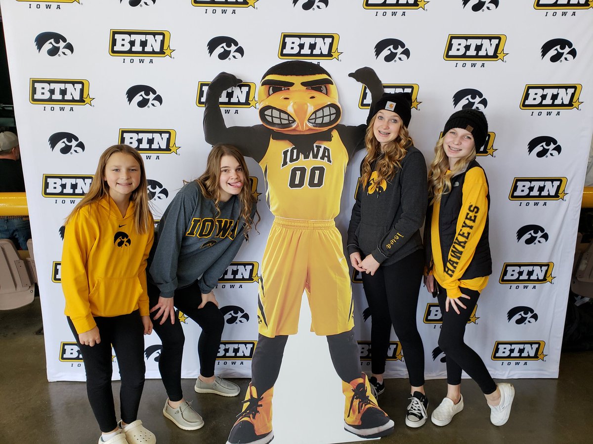 LaraMccombie's tweet photo. #fightforiowa Go Hawks! https://t.co/a0Keq4v4tq