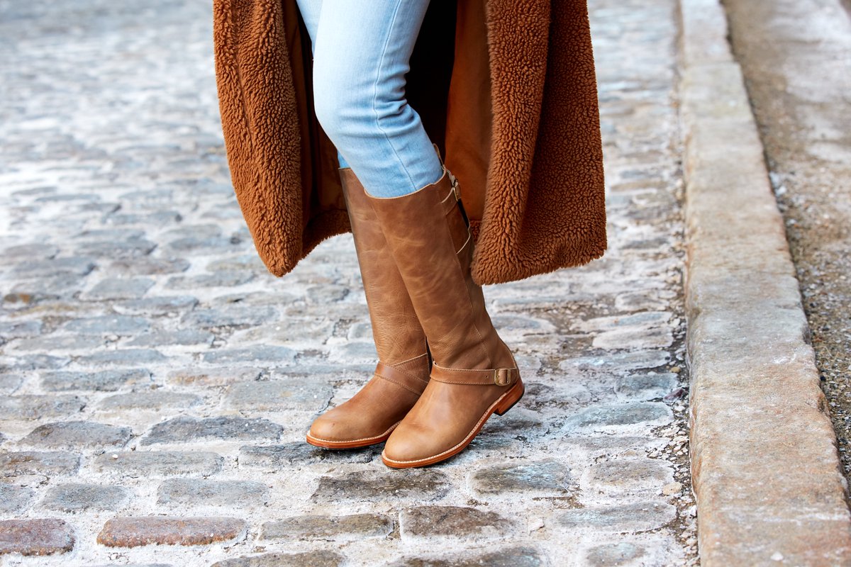The Reina in desert is perfect for casual weekend wear. Our new equestrian-inspired women's boot will complete any #WinterWardrobe. 

try.adelanteshoes.com/meet-the-reina/