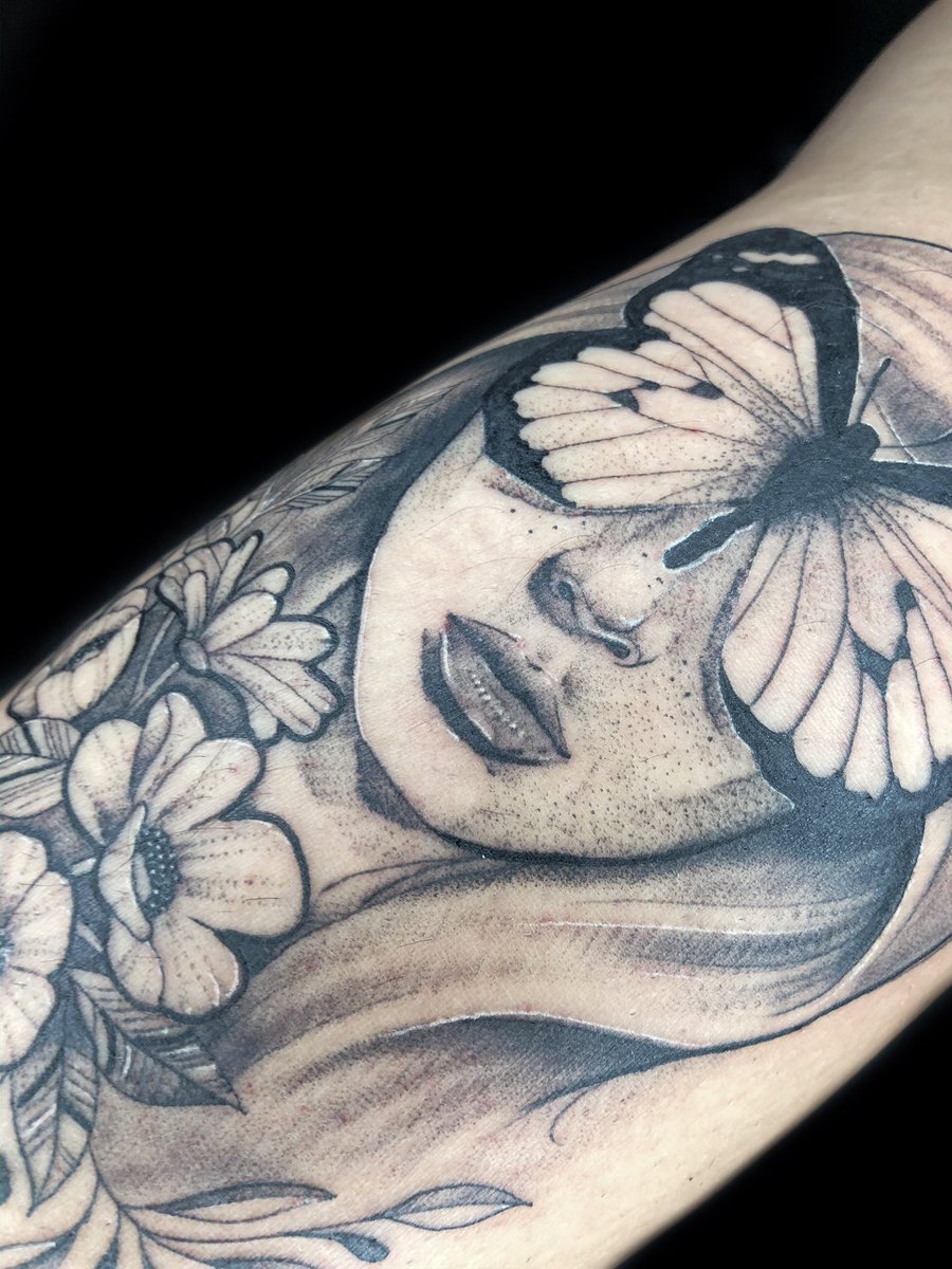 Domingão e a gente tá como? Trabalhando !! Tattoo de hoje!
@gtattooartist