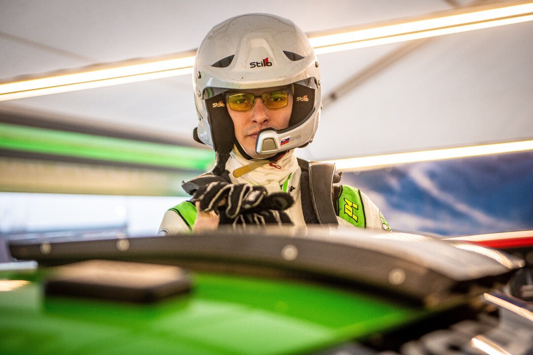 German rally champion <a href="/FabianKreim/">FabianKreimOfficial</a> was the quickest of four international rally aces who drove identical 290-hp #SKODA FABIA Rally2 evos at the <a href="/gpicerace/">gpicerace</a> in Zell am See-Kaprun (1-2 February 2020).
