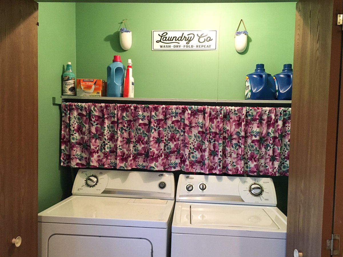 Very transparent about my home. Last year I organized and redesigned my laundry closet along with two other areas to begin a minimalist lifestyle.🤩🤩 My focus in 2020 is the kitchen and living room. Let’s do this! 👊 #redesign #home #minimalism #organization