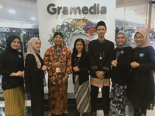 Kami Keluarga Besar Gramedia Puri Indah Mall mengucapkan "SELAMAT ULANG TAHUN GRAMEDIA Ke 50"
Semoga tetap menjadi yang terbaik dan terdepan.
#GramediaUntukIndonesia ift.tt/37Q1lRD