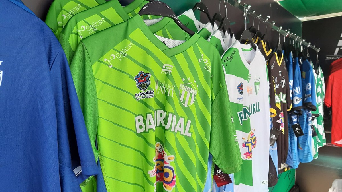 NetSportswear's tweet photo. #NetSportswear estamos en el Estadio Pensativo ven y compra la indumentaria oficial de #AntiguaGFC ⚽️🙌 https://t.co/esbnt6JUu1