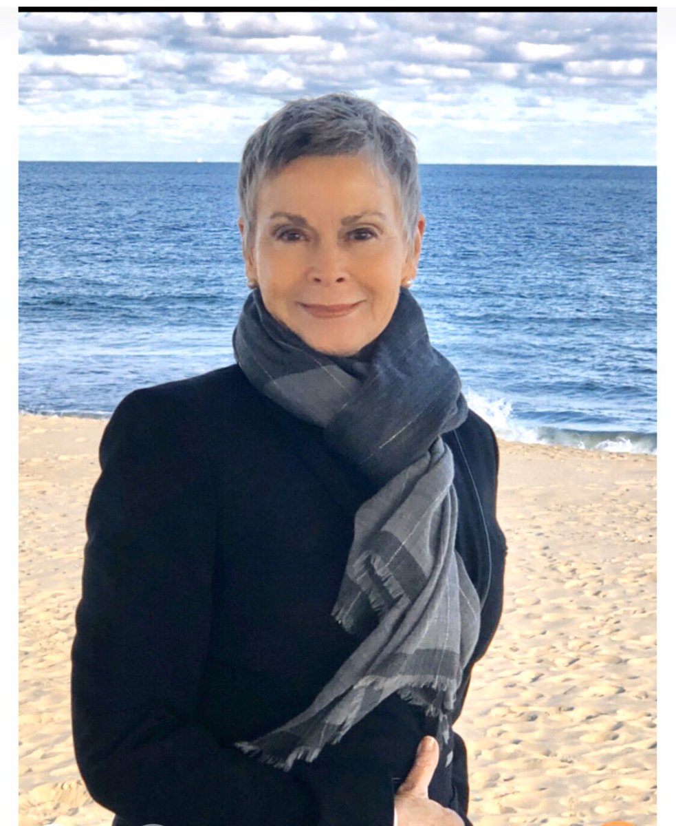 I’m teaching a writing workshop on Saturday, Feb 8th in Hoboken, NJ at The Flatbread Grill! Hosted by Women Reading Aloud. Writers need community!