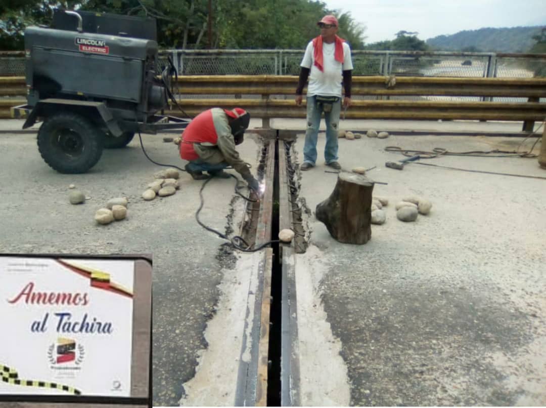 FreddyBernal's tweet photo. Junto al @MppObras y alcaldía Bolivariana de Fernández Feo avanzan trabajos de mejoramiento y rehabilitación de las juntas de dilatación en puente Chururú, ubicado en la Troncal 5 del estado. 
Seguimos invirtiendo en nuestro Pueblo. 

#AmemosAlTachira https://t.co/bIQQkLm77w
